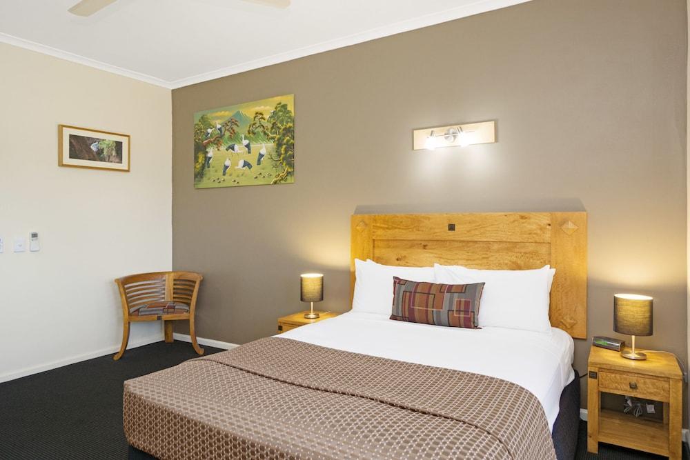 Quality Hotel Darwin Airport Exteriör bild A room at the hotel