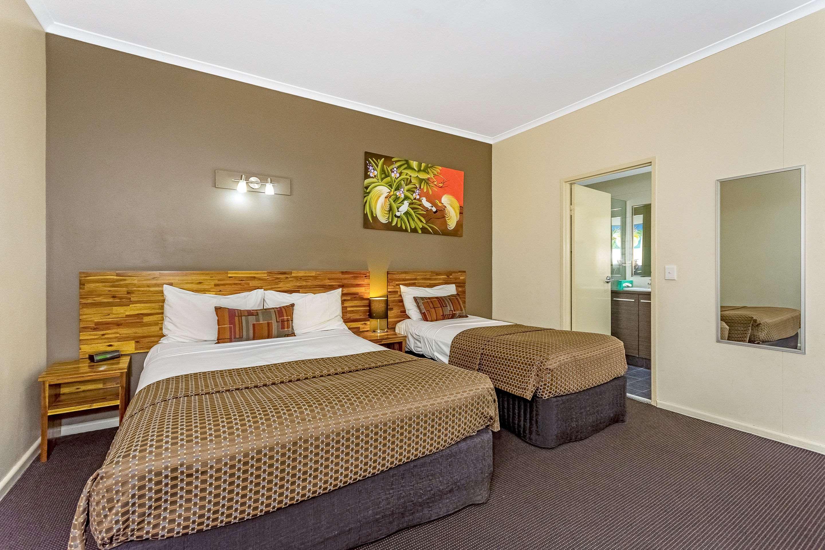 Quality Hotel Darwin Airport Exteriör bild A typical motel room