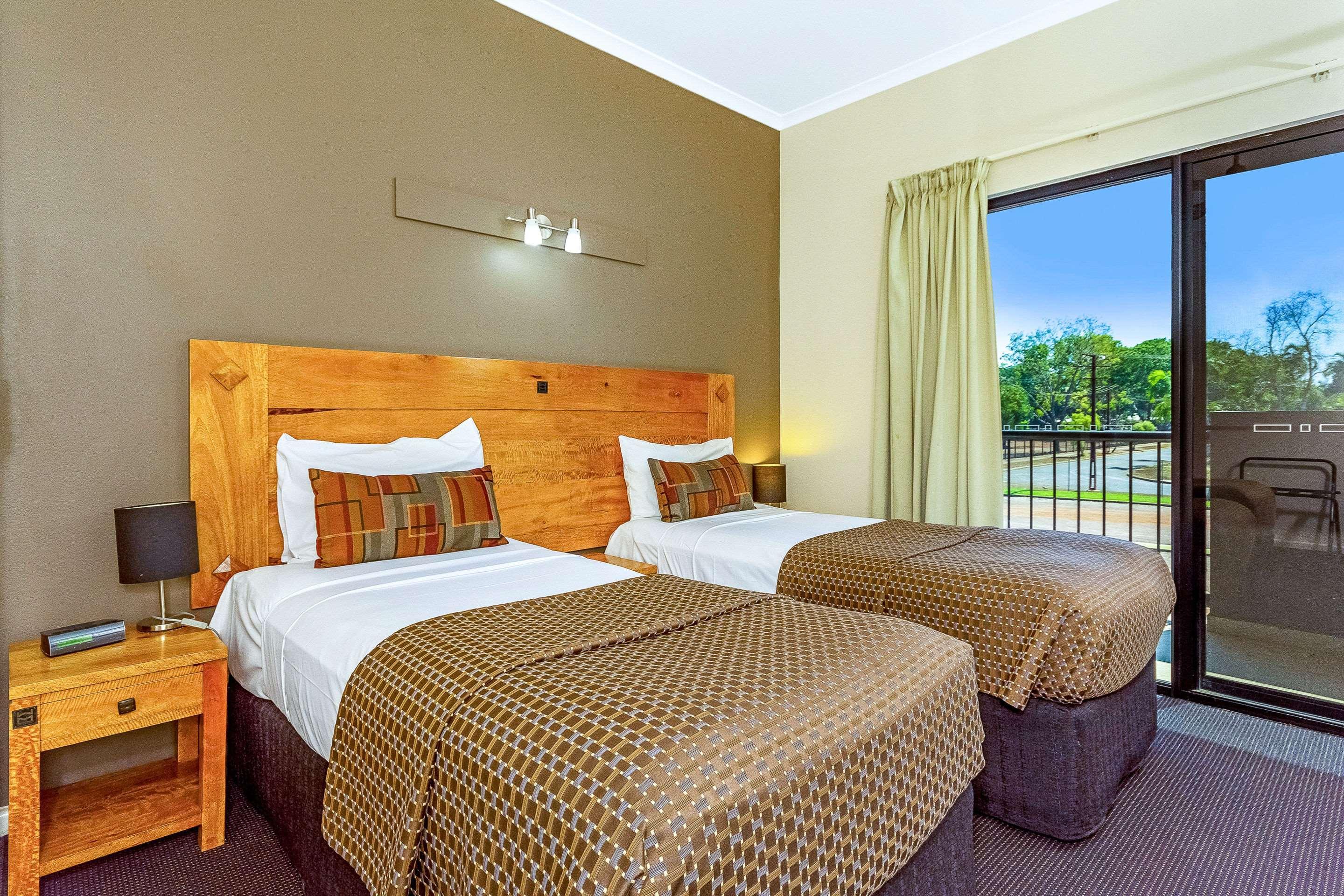 Quality Hotel Darwin Airport Exteriör bild A typical room at the Mantra on Lake