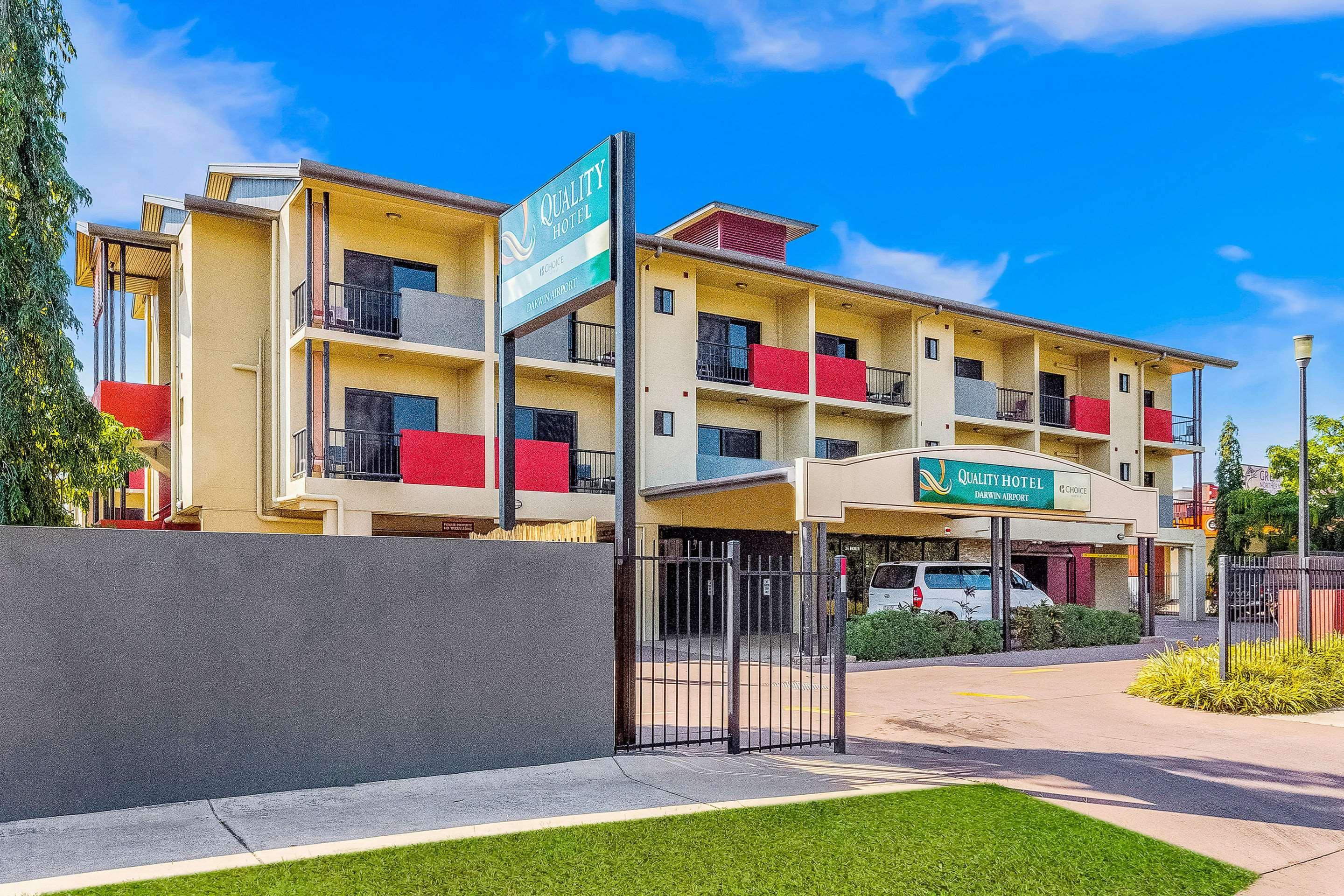 Quality Hotel Darwin Airport Exteriör bild The Village, 2016