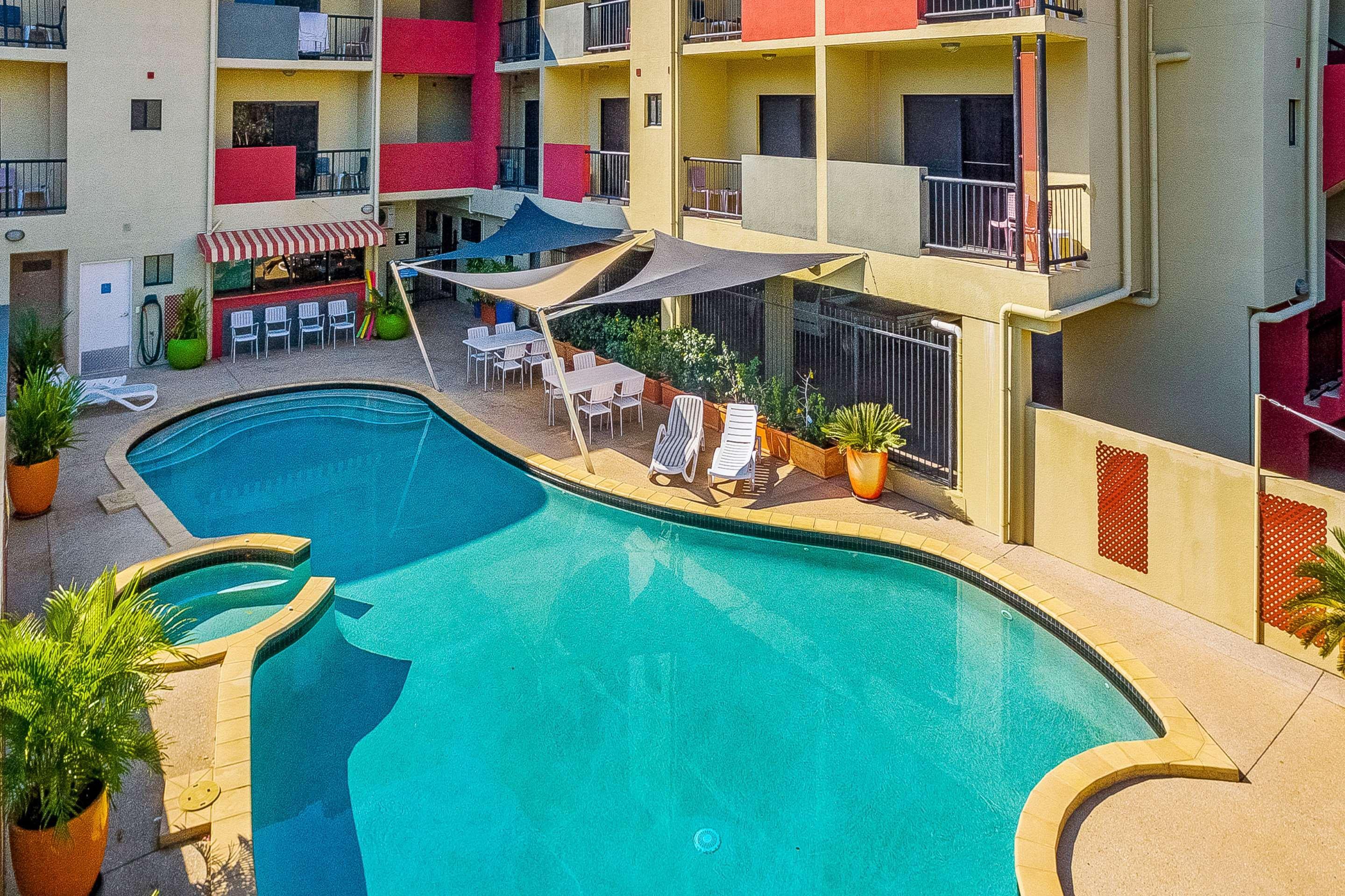 Quality Hotel Darwin Airport Exteriör bild The pool at the Mantra on Lake