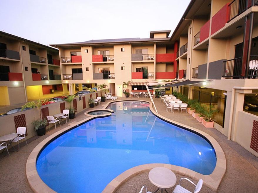 Quality Hotel Darwin Airport Exteriör bild The pool at the Mantra on Lake