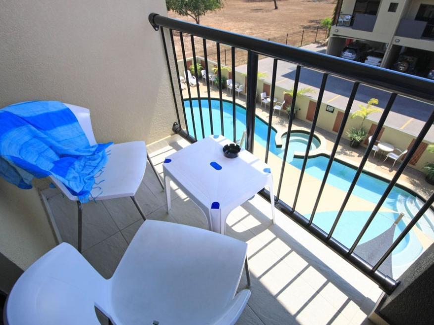 Quality Hotel Darwin Airport Exteriör bild A balcony