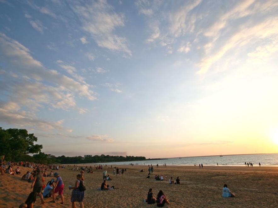 Quality Hotel Darwin Airport Exteriör bild Sunset at Tanjung Piai