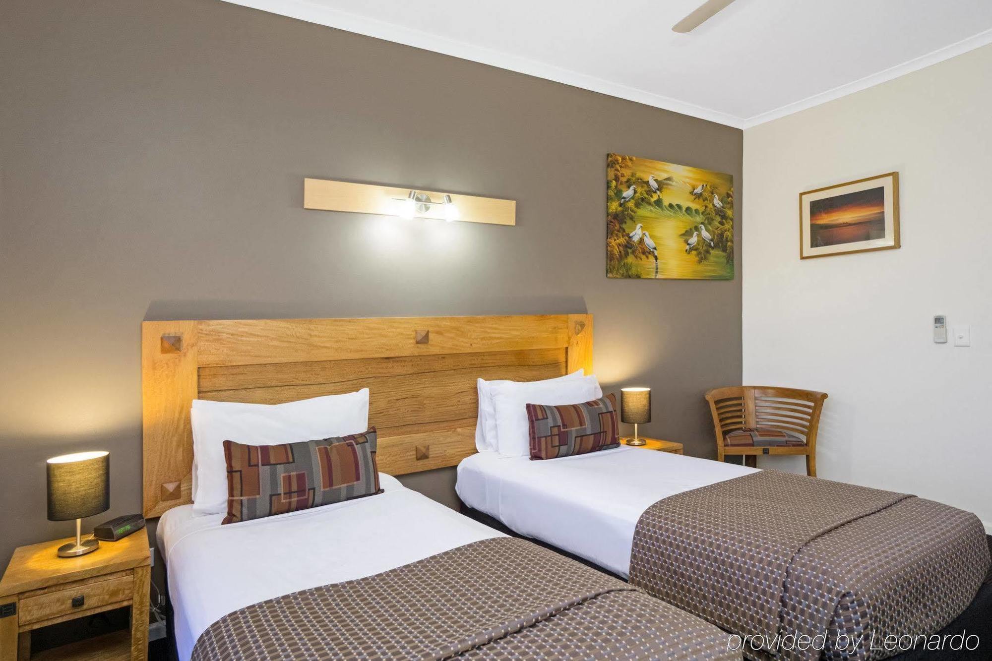 Quality Hotel Darwin Airport Exteriör bild A room at the hotel