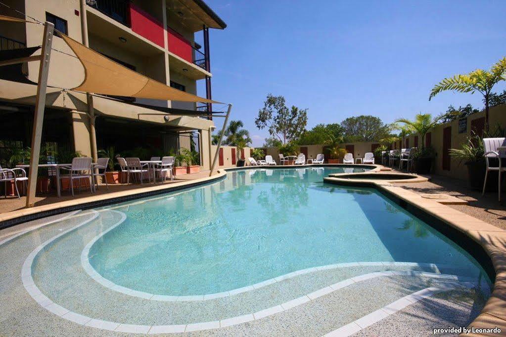 Quality Hotel Darwin Airport Exteriör bild The pool at the Mantra on the Pool