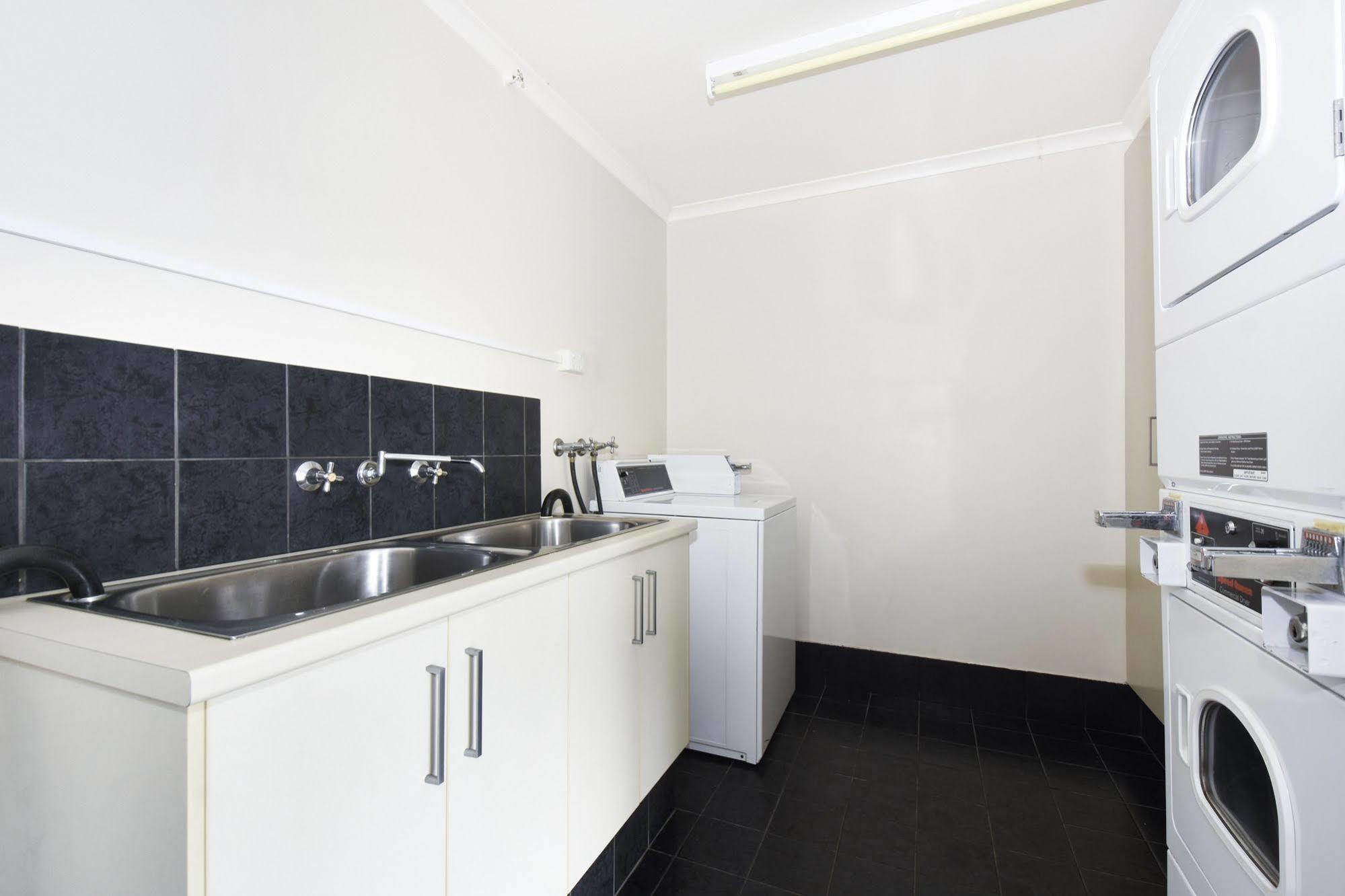 Quality Hotel Darwin Airport Exteriör bild A laundry room
